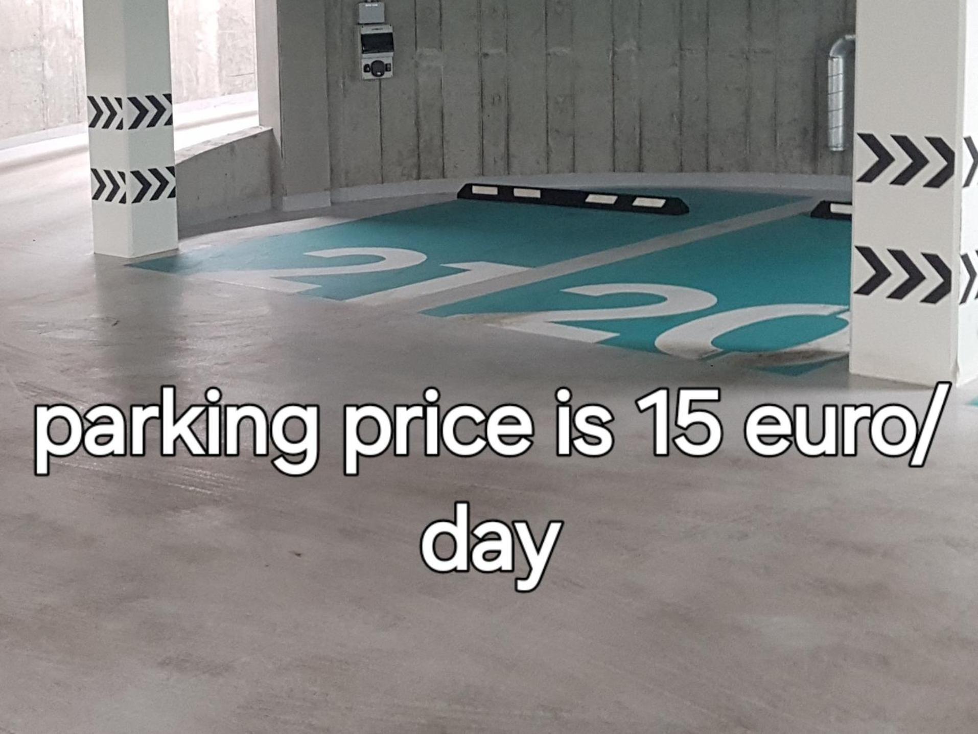 Happy Inn Emporia, Self Chek-In, Parking In The Underground Garage VNO Exteriör bild